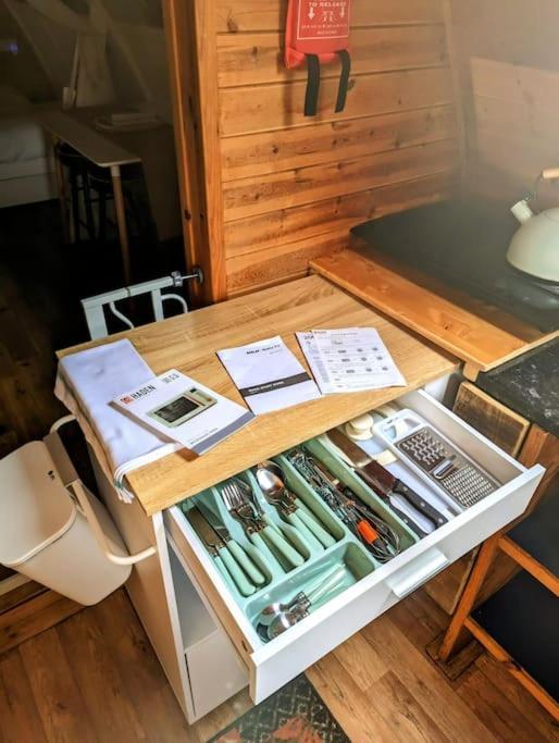 Callington Robin Nest - Cosy Shepherd'S Hut Hideaway מראה חיצוני תמונה